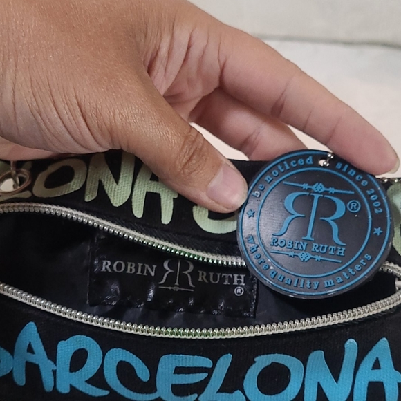 Robin Ruth Crossbody Canvas bag - Picture 3 of 6